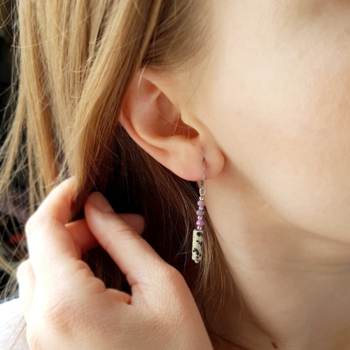 Kolczyki wiszące fosfosyderyt i jaspis dalmatyńczyk stal chirurgiczna