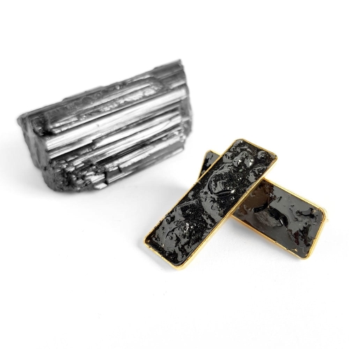 Kolczyki sztyfty prostokąty czarny turmalin w żywicy złota stal chirurgiczna Sparkles black