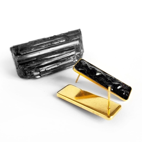 Kolczyki sztyfty prostokąty czarny turmalin w żywicy złota stal chirurgiczna Sparkles black