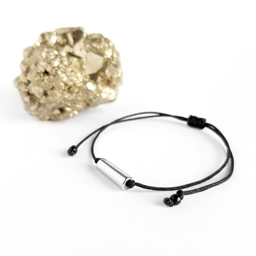 Bransoletka srebrny hematyt patyczek na czarnym sznurku Silver stick