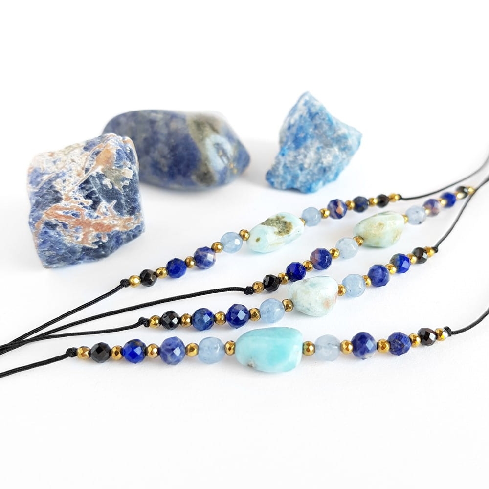 Bransoletka larimar, jadeit, sodalit, lapis lazuli, spinel i hematyt na czarnym sznurku
