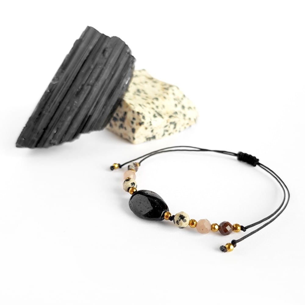 Bransoletka czarny turmalin, jaspis dalmatyńczyk, kamień słoneczny, rodochrozyt i hematyt na czarnym sznurku