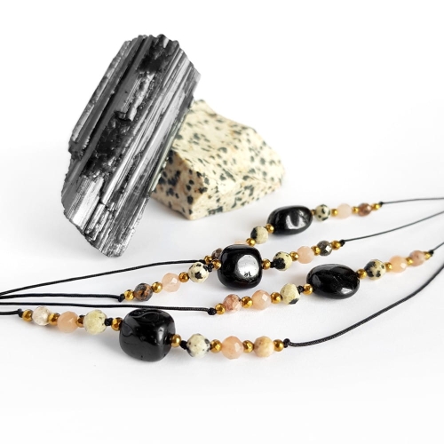 Bransoletka czarny turmalin, jaspis dalmatyńczyk, kamień słoneczny, rodochrozyt i hematyt na czarnym sznurku