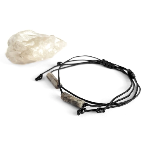 Bransoletka larvikit patyczek na czarnym sznurku Pearly stick