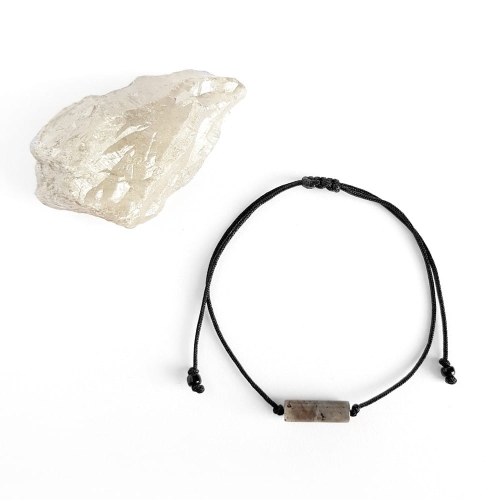 Bransoletka larvikit patyczek na czarnym sznurku Pearly stick