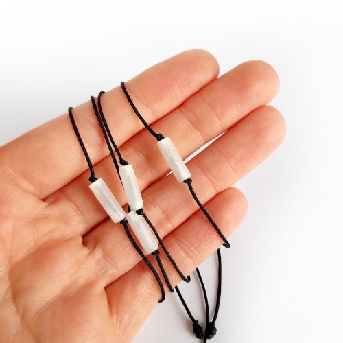 Bransoletka selenit patyczek na czarnym sznurku Moon stick