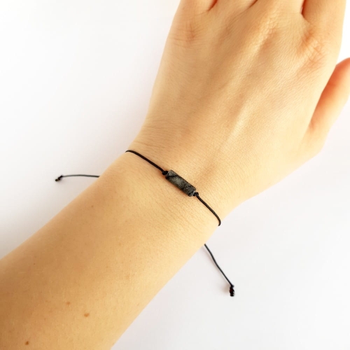 Bransoletka szary jaspis patyczek na czarnym sznurku Gray stick