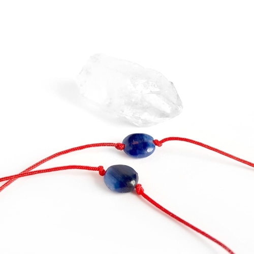 WishYouLuck kyanit nieregularna bryłka bransoletka szczęścia na czerwonym sznurku