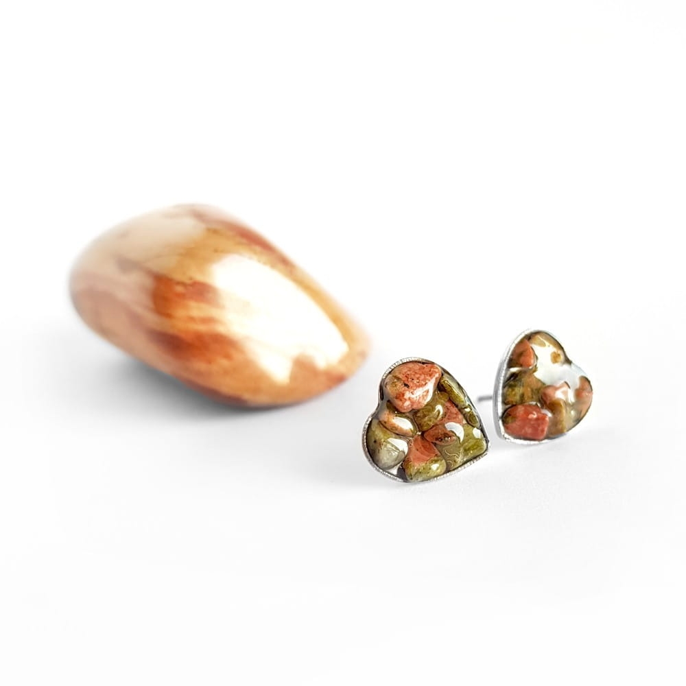 Kolczyki sztyfty serduszka unakit w żywicy stal chirurgiczna Sparkles unakite