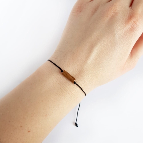 Bransoletka jaspis drzewny patyczek na czarnym sznurku Wood stick