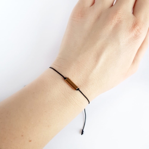 Bransoletka złoty hematyt patyczek na czarnym sznurku Gold stick