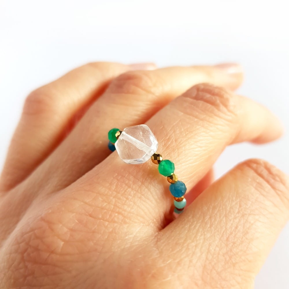 Pierścionek elastyczny kryształ górski, zielony agat, apatyt, amazonit i hematyt Crystal in turquoise