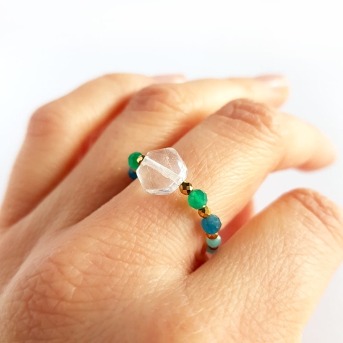 Pierścionek elastyczny kryształ górski, zielony agat, apatyt, amazonit i hematyt Crystal in turquoise