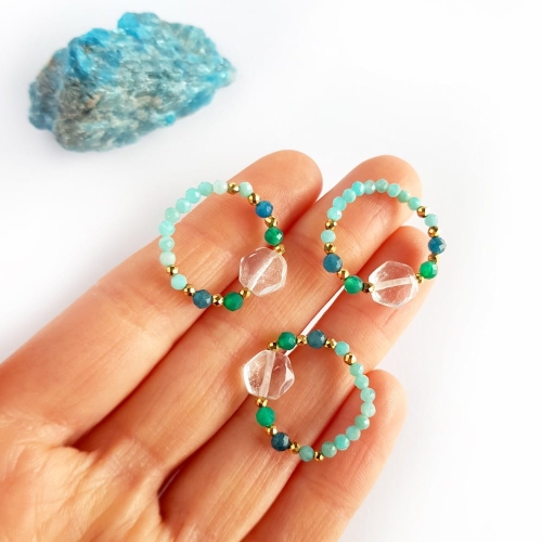 Pierścionek elastyczny kryształ górski, zielony agat, apatyt, amazonit i hematyt Crystal in turquoise