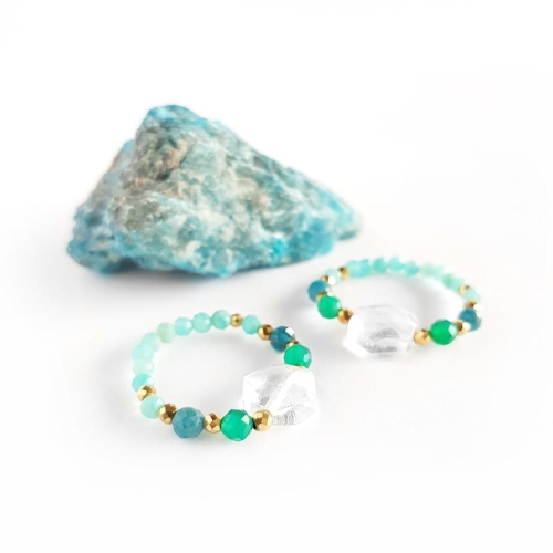 Pierścionek elastyczny kryształ górski, zielony agat, apatyt, amazonit i hematyt Crystal in turquoise