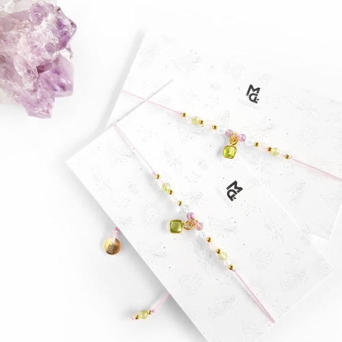 Bransoletka peridot, ametyst, topaz, morganit i akwamaryn na różowym sznurku srebro p.925 pozłacane