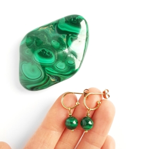 Kolczyki malachit na złotych mikro kółeczkach stal chirurgiczna