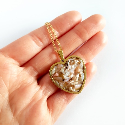 Naszyjnik różowy opal w żywicy złote serce stal chirurgiczna Sparkles pink