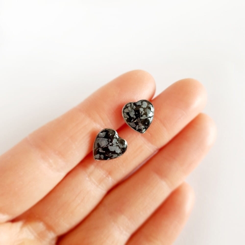 Kolczyki sztyfty serduszka obsydian śnieżny w żywicy stal chirurgiczna Sparkles snowy