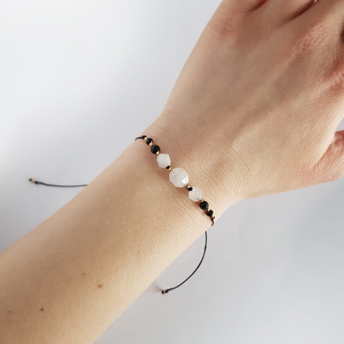 Bransoletka kwarc różowy, czarny turmalin i hematyt na czarnym sznurku