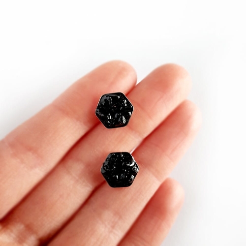 Kolczyki sztyfty heksagony czarny turmalin w żywicy srebro p.925 Sparkles black