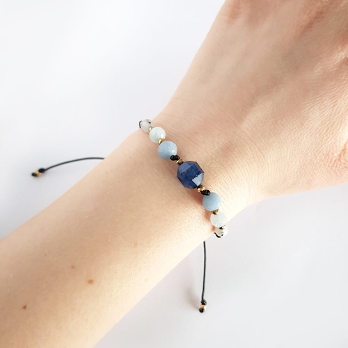 Bransoletka sodalit, angelit, akwamaryn, kamień księżycowy i hematyt na czarnym sznurku
