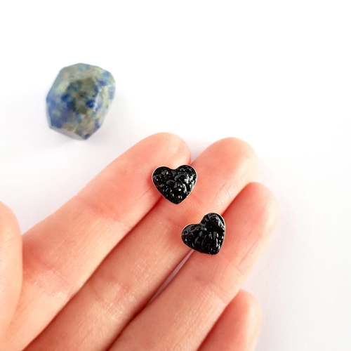 Kolczyki sztyfty serca czarny turmalin w żywicy srebro p.925 Sparkles black