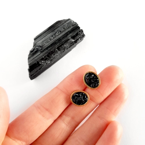 Kolczyki sztyfty owale czarny turmalin w żywicy złota stal chirurgiczna Sparkles black
