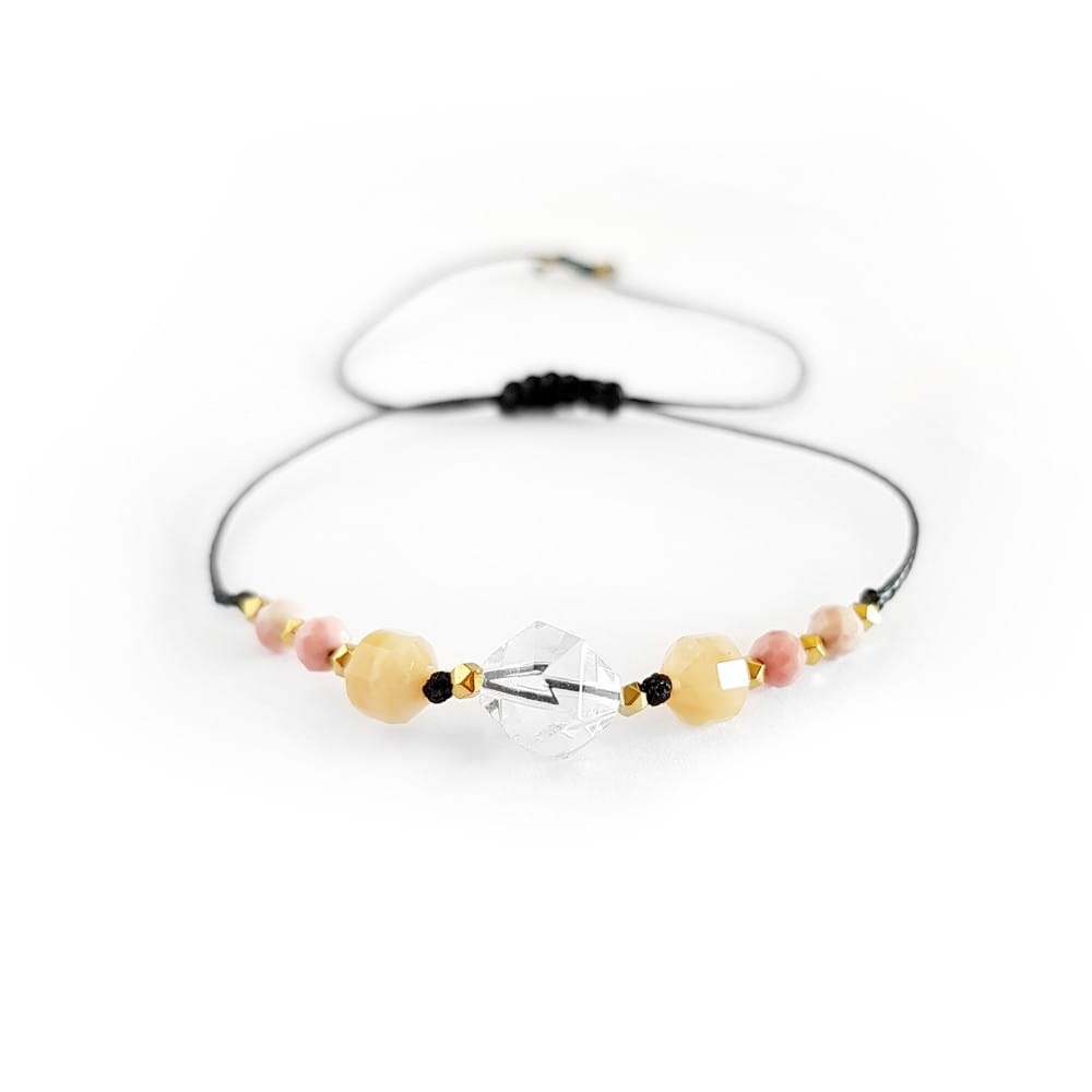 Bransoletka kryształ górski, kamień słoneczny, rodonit i hematyt na czarnym sznurku