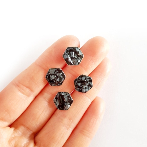 Kolczyki sztyfty heksagony obsydian śnieżny w żywicy srebro p.925 Sparkles snowy
