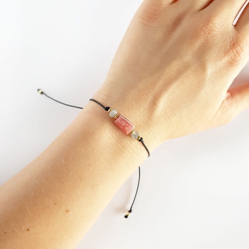 Bransoletka rodochrozyt, labradoryt i pozłacane srebro p.925 na czarnym sznurku