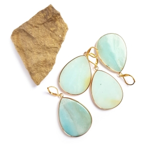 Kolczyki wiszące amazonit łezki w okuciu złota stal chirurgiczna