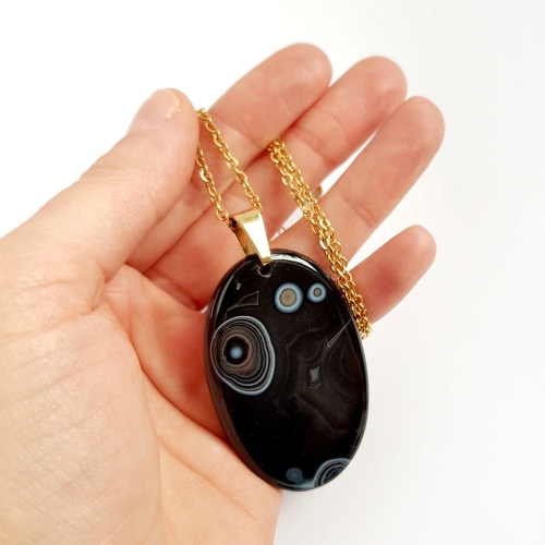 Naszyjnik unikat czarny agat pasiasty na złotym łańcuszku stal chirurgiczna
