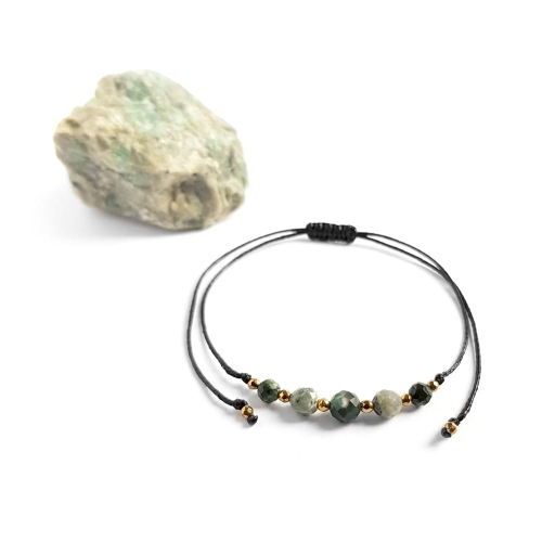 Bransoletka szmaragd, serafinit i hematyt na czarnym sznurku
