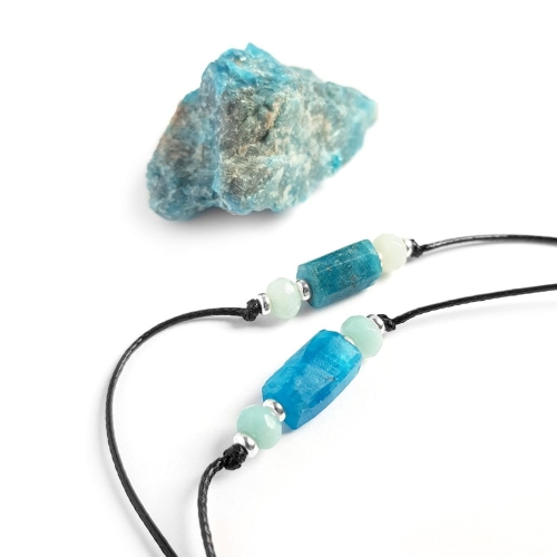 Bransoletka apatyt, amazonit i srebro p.925 na czarnym sznurku