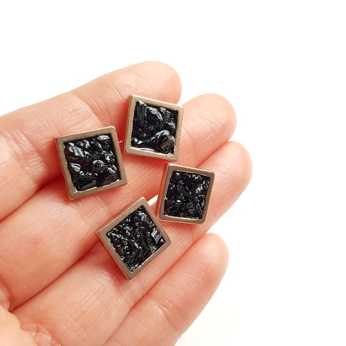 Kolczyki sztyfty kwadraty czarny turmalin w żywicy różowe złoto stal chirurgiczna szeroki rant Sparkles black