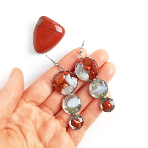 Kolczyki wiszące unikaty czerwony jaspis, niebieski agat i amazonit w żywicy stal chirurgiczna Sparkles unique