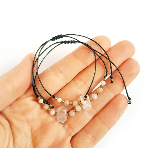 Bransoletka kryształ górski, kunzyt, kamień słoneczny, różowy opal i hematyt na czarnym sznurku