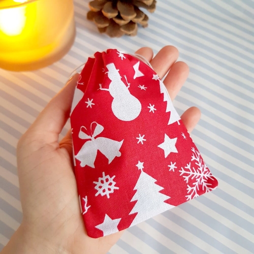 Woreczek bawełniany XL czerwony w świąteczny print