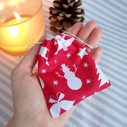 Woreczek bawełniany L czerwony w świąteczny print