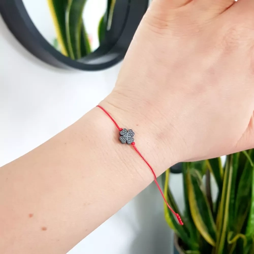 WishYou127 WEBP Bransoletka szczęścia grafitowa koniczynka hematyt Magneska bransoletki czerwona nitka 2.webp