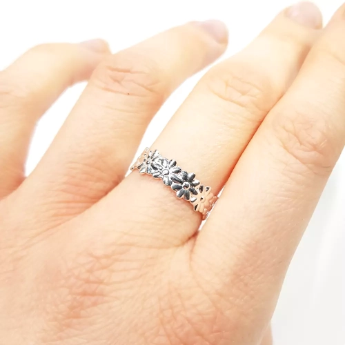 PIER358 WEBP Pierścionek srebrny kwiaty Magneska sklep 3.webp