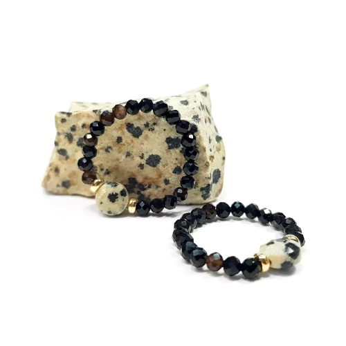 PIER361 WEBP Pierścionek elastyczny jaspis dalmatyńczyk czarny agat i pozłacane srebro Magneska 2.webp