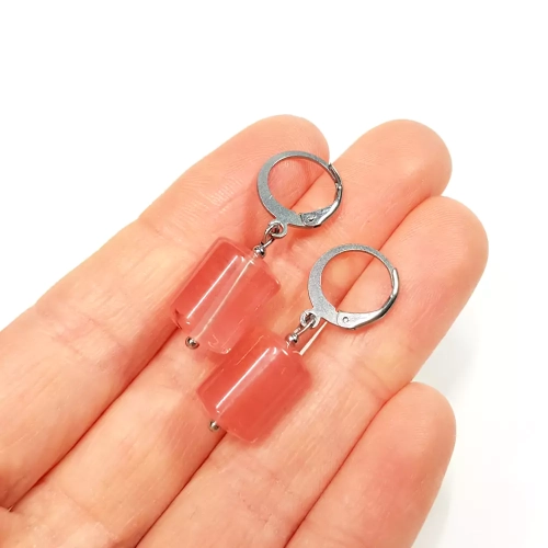 KST639 WEBP Kolczyki wiszące kwarc truskawkowy wałeczki Magneska biżuteria  2.webp