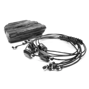 Bransoletka czarny turmalin polerowana bryłka i srebrny hematyt na czarnym sznurku