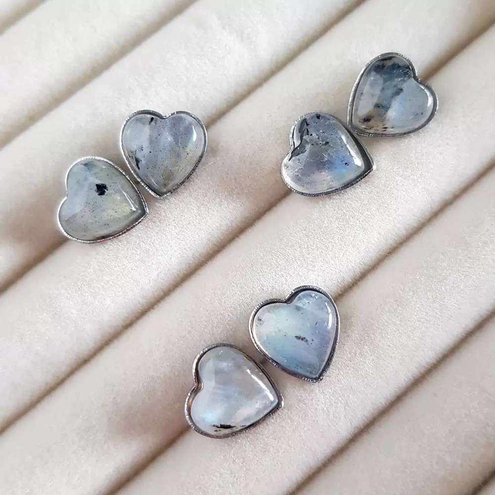 KST668 WEBP Kolczyki sztyfty labradoryt serduszka Magneska 4.webp