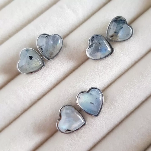 KST668 WEBP Kolczyki sztyfty labradoryt serduszka Magneska 4.webp