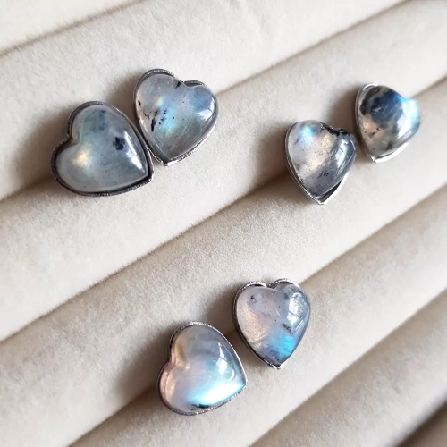 KST668 WEBP Kolczyki sztyfty labradoryt serduszka Magneska.webp