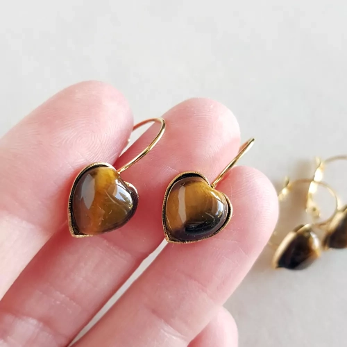 KST719 WEBP Kolczyki wiszące serca tygrysie oko Magneska biżuteria  2.webp