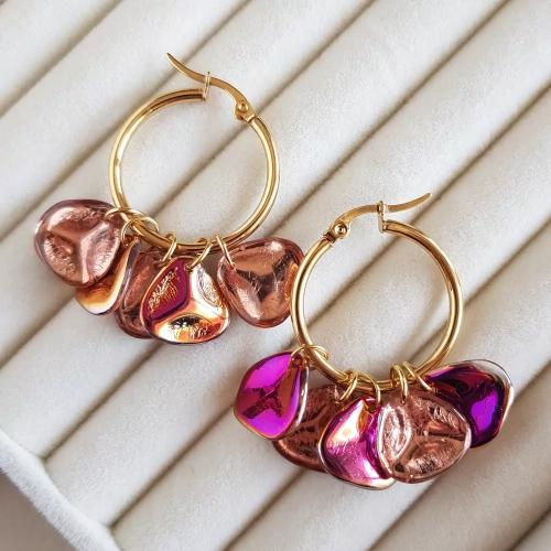 KST728 WEBP Kolczyki kolorowe płatki na złotych kółeczkach Magneska biżuteria 2.webp